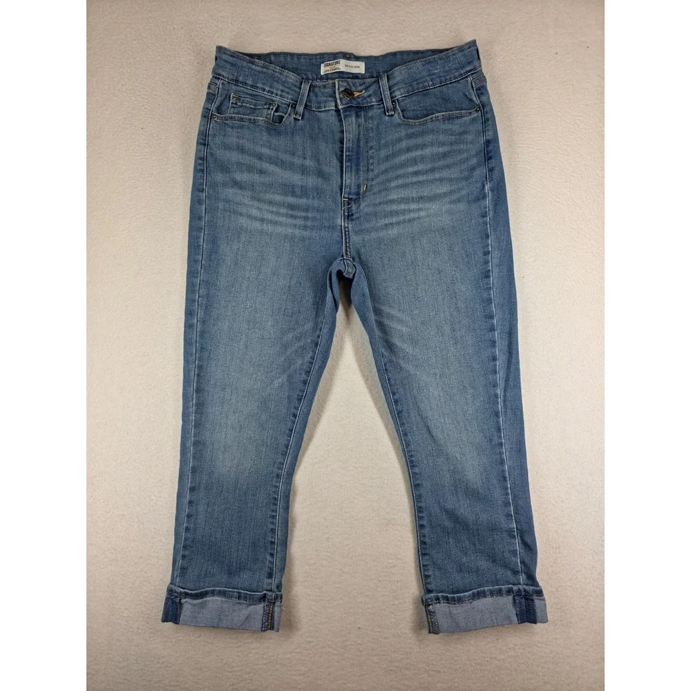 Signature by Levi Strauss Gold Label Mid-Rise Capri Jeans Medium Wash Blue 10